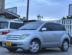 Toyota IST 2003 Silver
