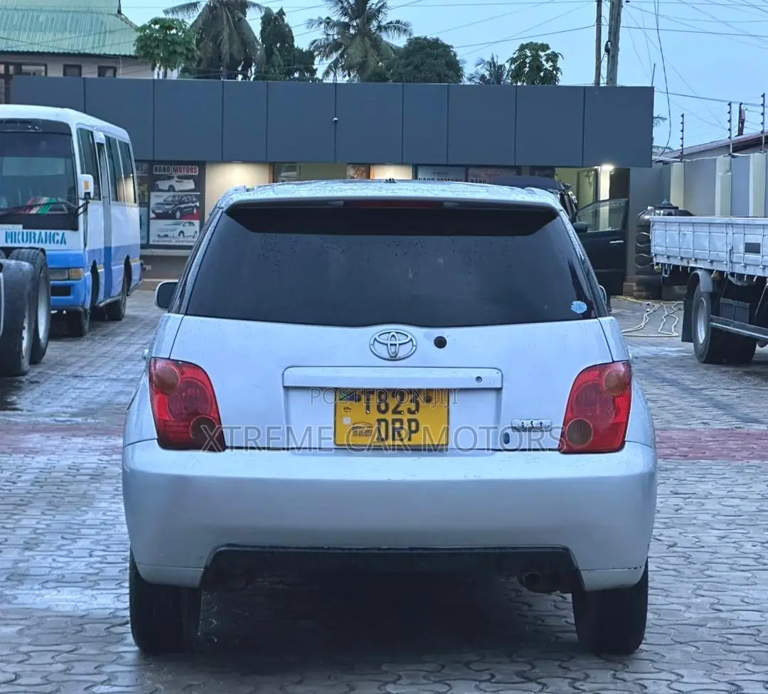 Toyota IST 2003 Silver