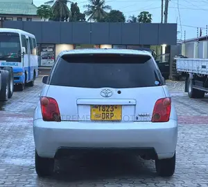 Toyota IST 2003 Silver