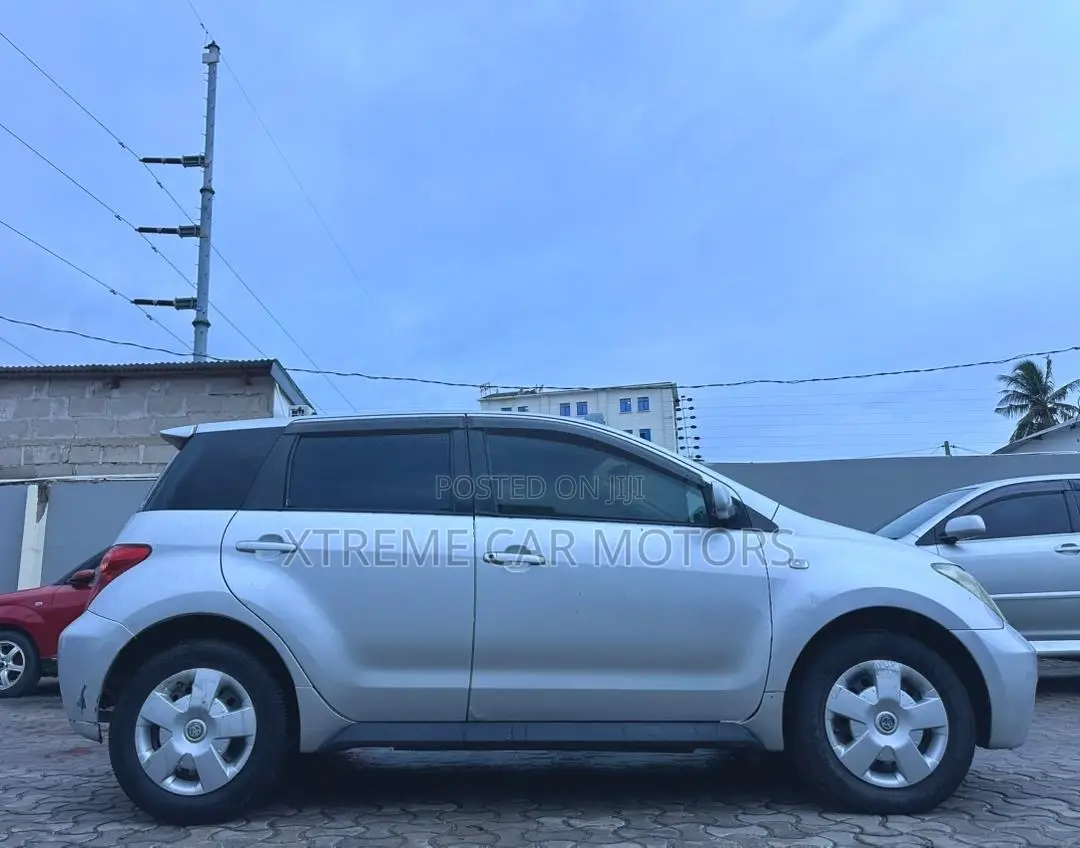Toyota IST 2003 Silver