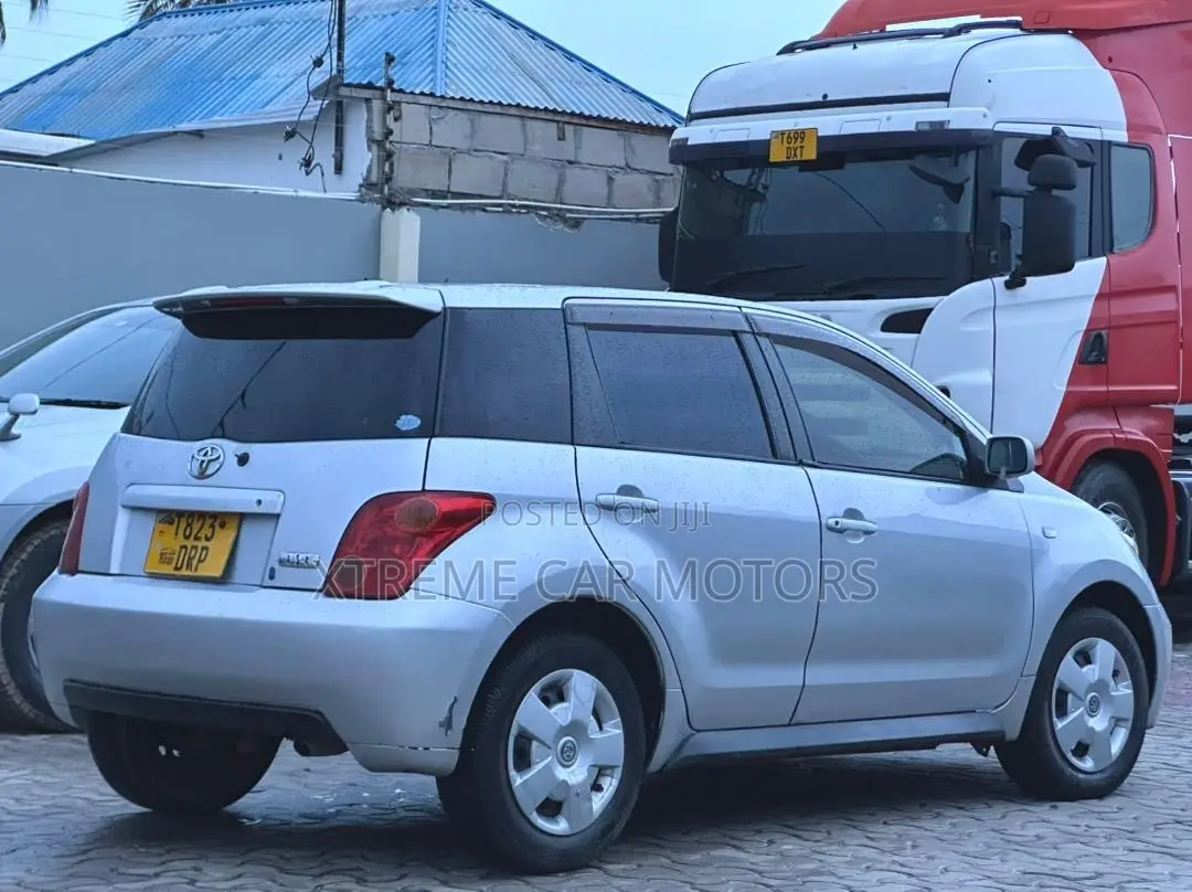 Toyota IST 2003 Silver