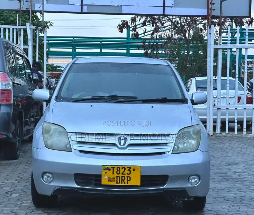 Toyota IST 2003 Silver