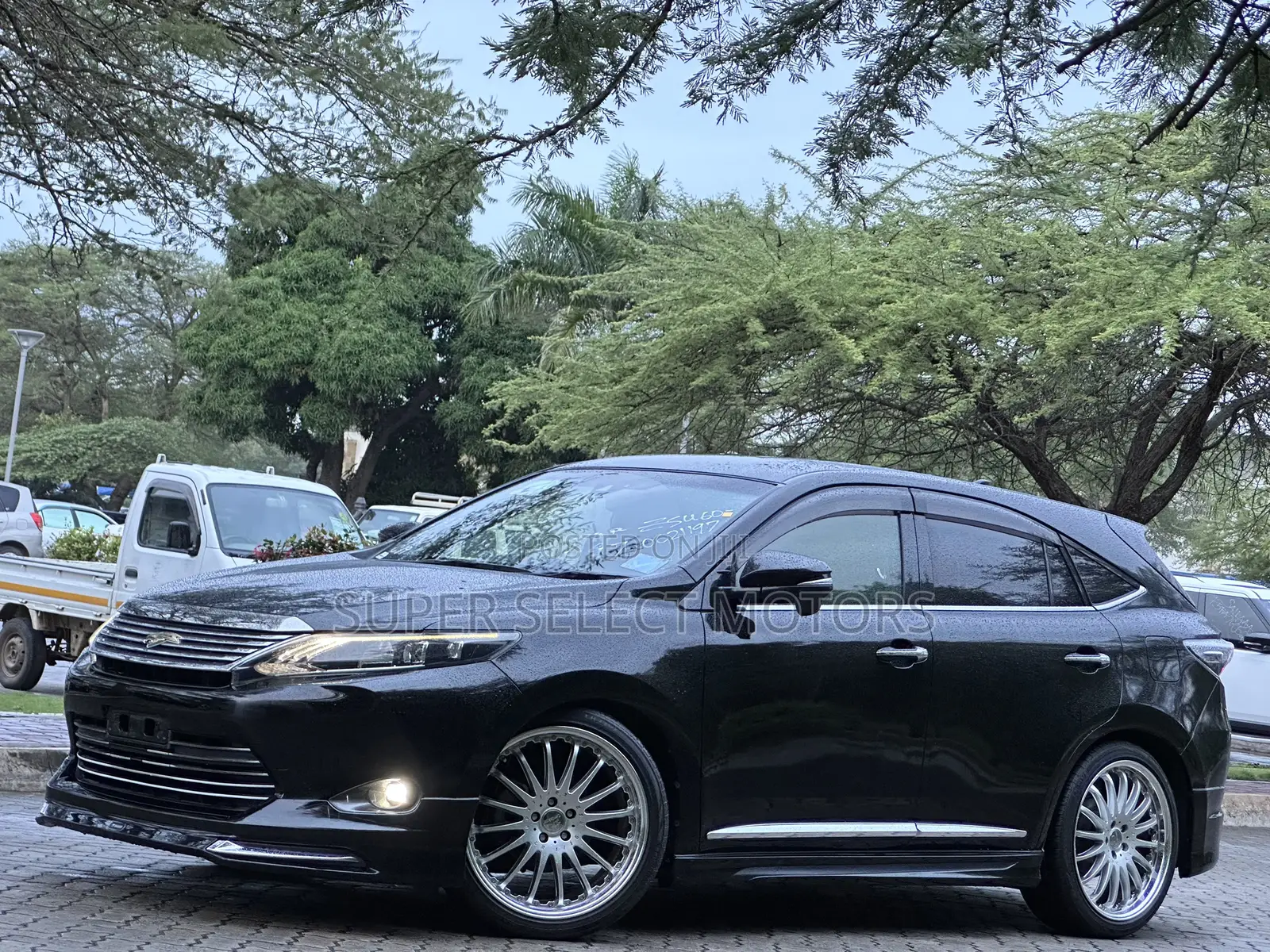 Toyota Harrier 2.0 2014 Black