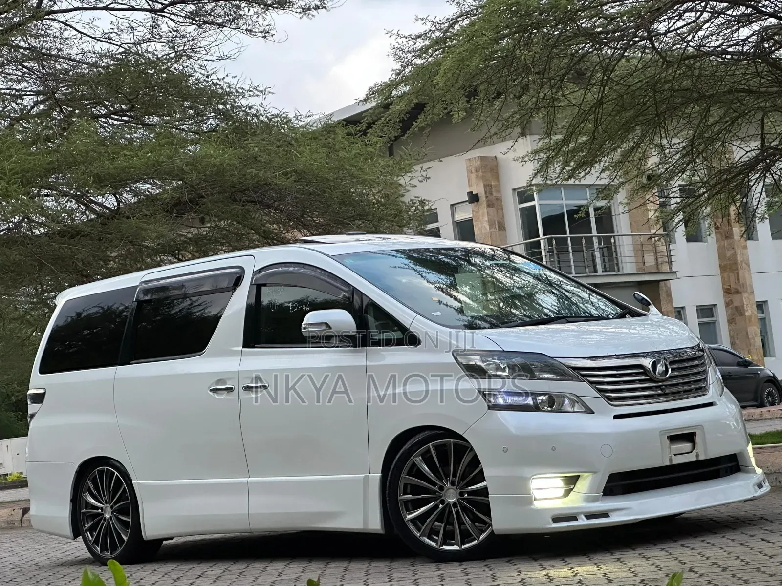 Toyota Alphard 2010 White