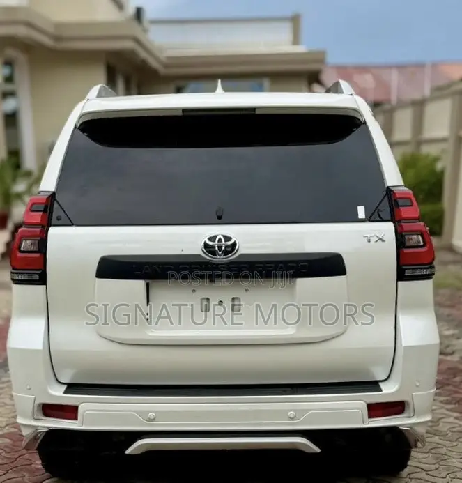 Toyota Land Cruiser Prado 2.7 2023 White