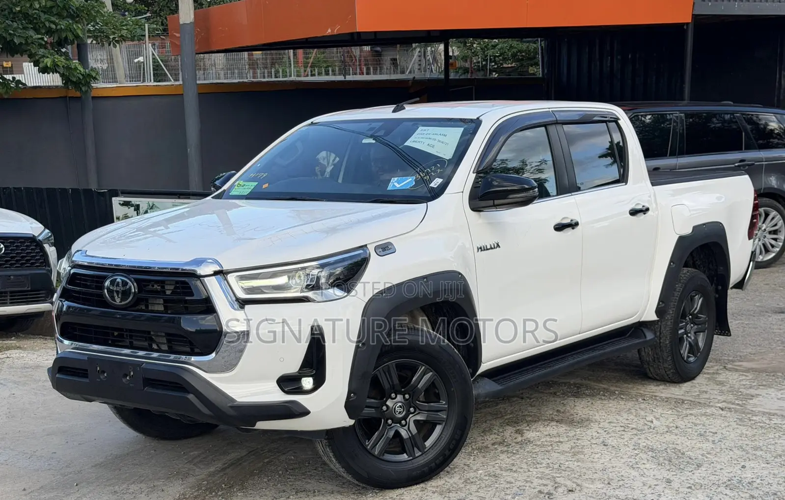 Toyota Hilux 2022 White