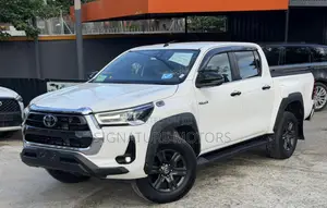 Toyota Hilux 2022 White