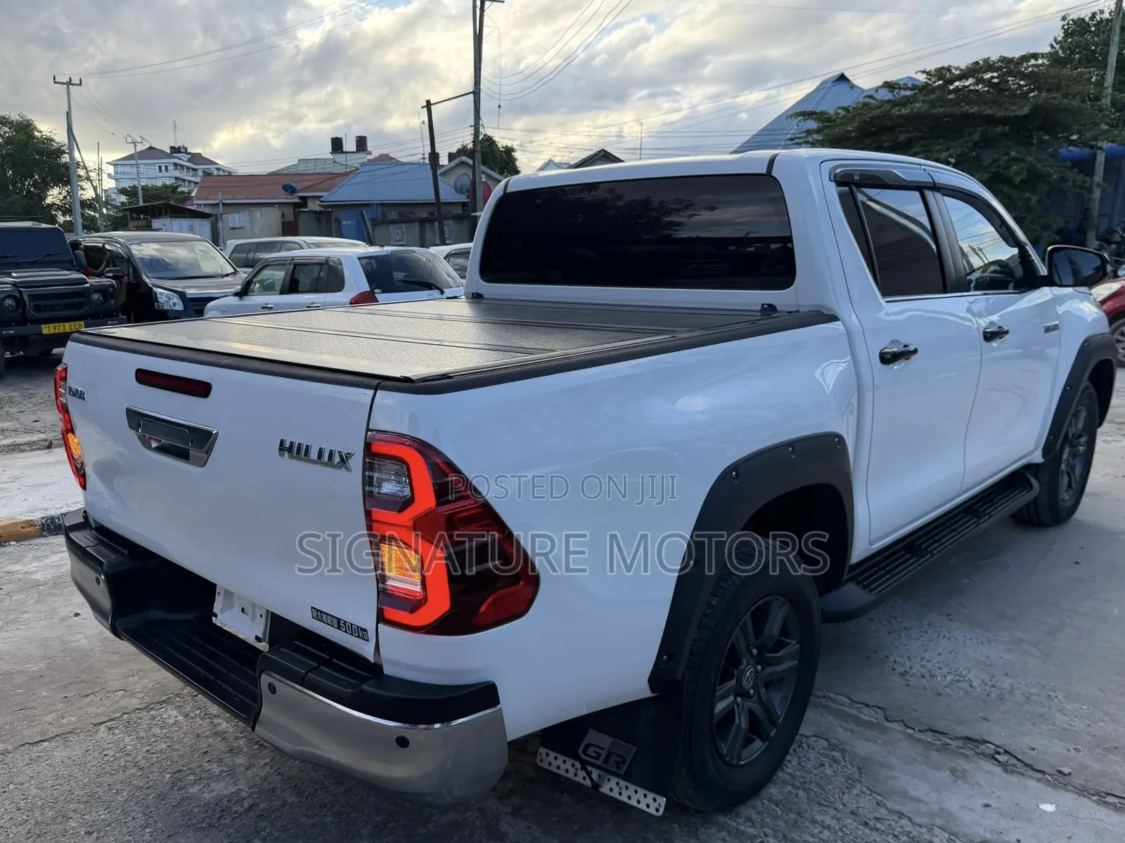 Toyota Hilux 2022 White