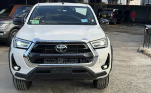 Toyota Hilux 2022 White