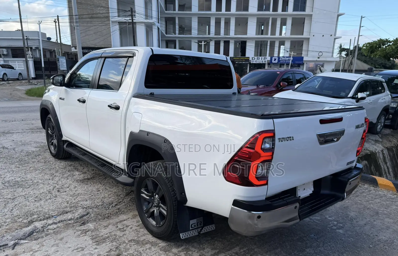 Toyota Hilux 2022 White