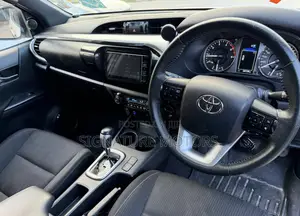 Toyota Hilux 2022 White