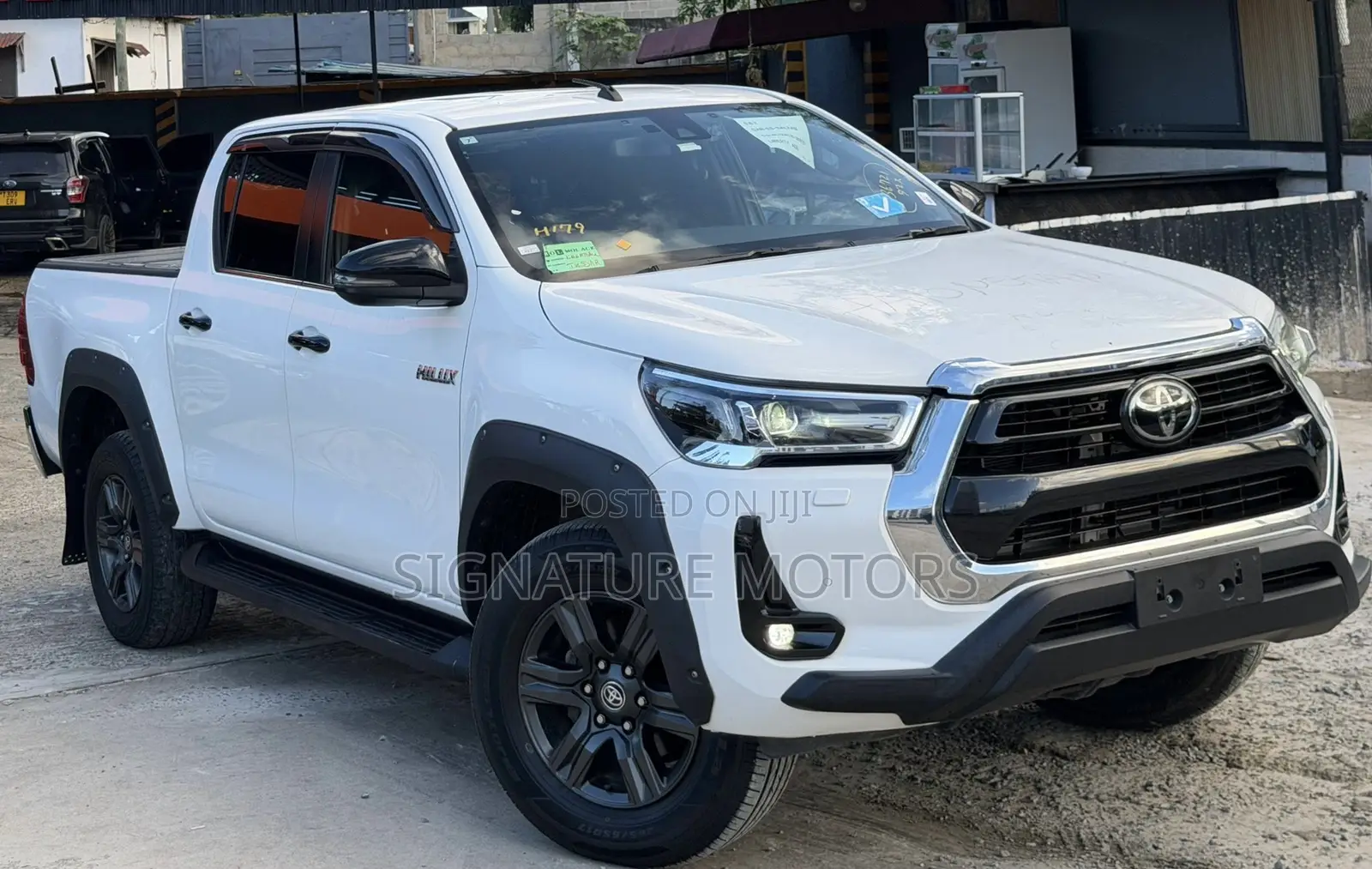 Toyota Hilux 2022 White