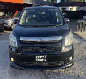 Toyota Noah 2.0 143hp AWD (7 Seater) 2009 Black