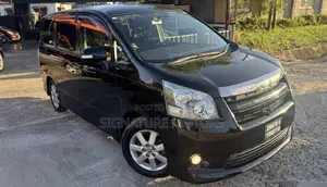 Toyota Noah 2.0 143hp AWD (7 Seater) 2009 Black