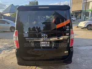 Toyota Noah 2.0 143hp AWD (7 Seater) 2009 Black