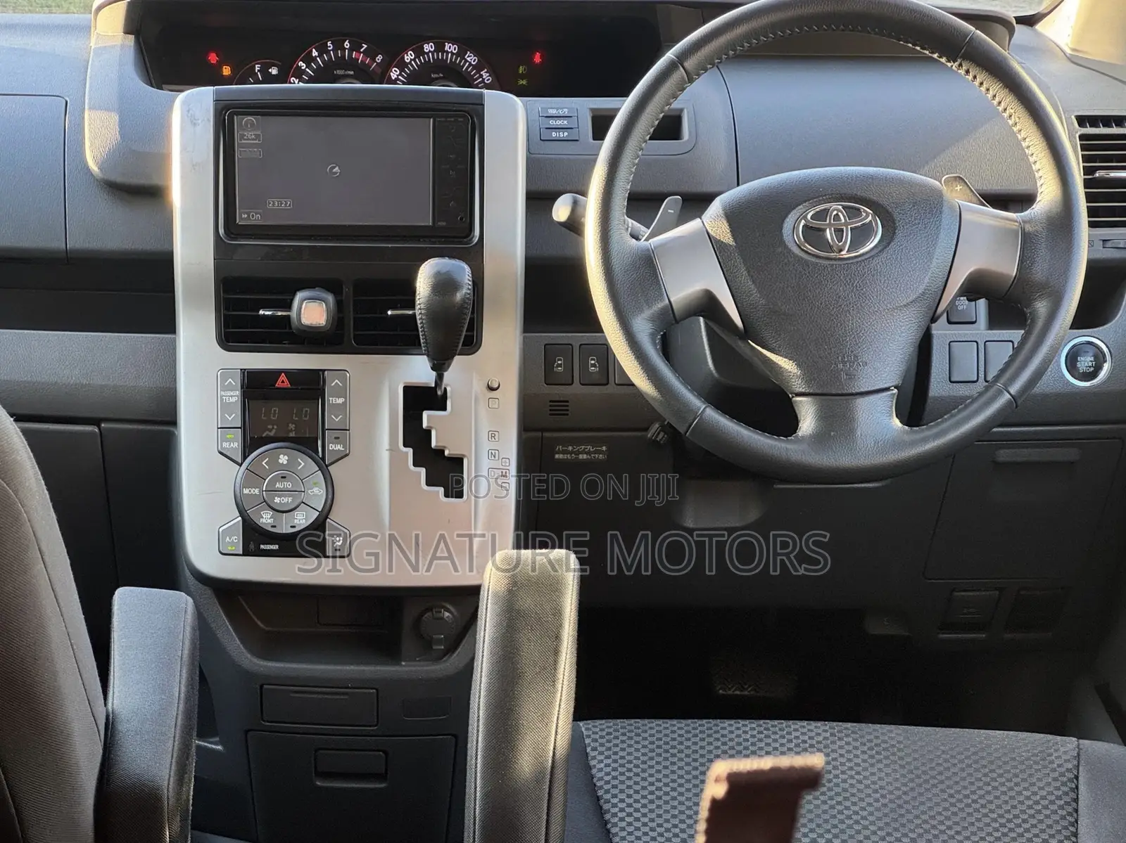 Toyota Noah 2.0 143hp AWD (7 Seater) 2009 Black
