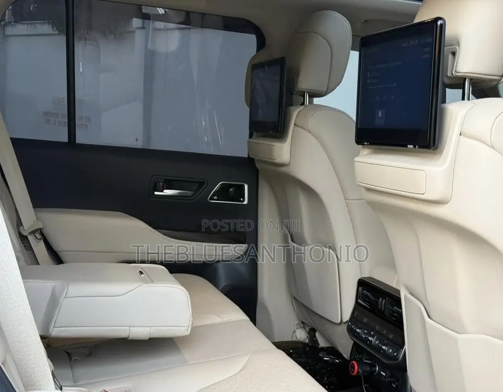Toyota Land Cruiser 2024 White