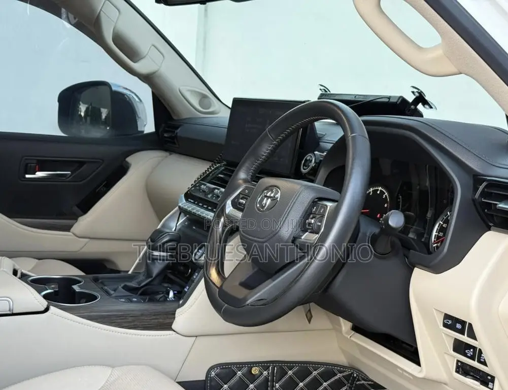 Toyota Land Cruiser 2024 White