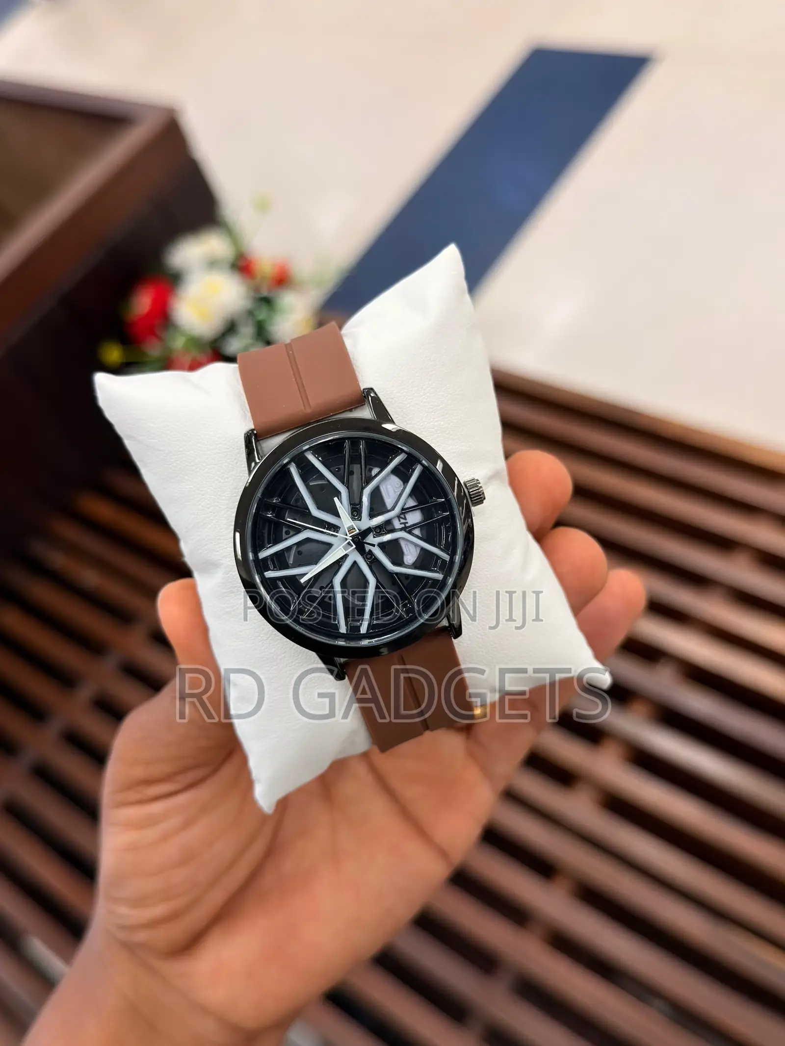 Spinning Face Men Watch
