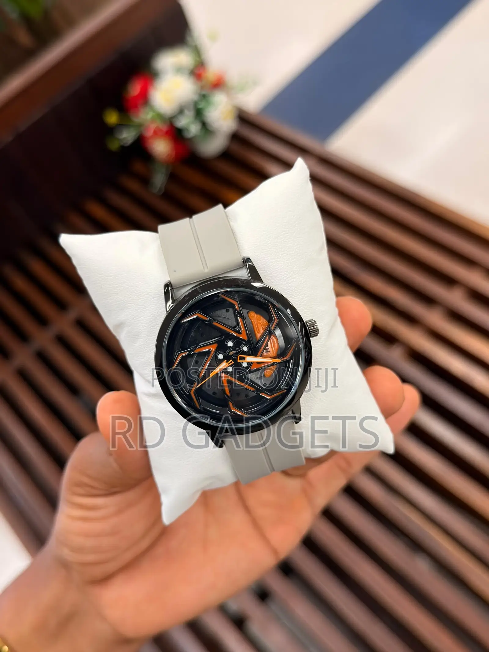Spinning Face Men Watch
