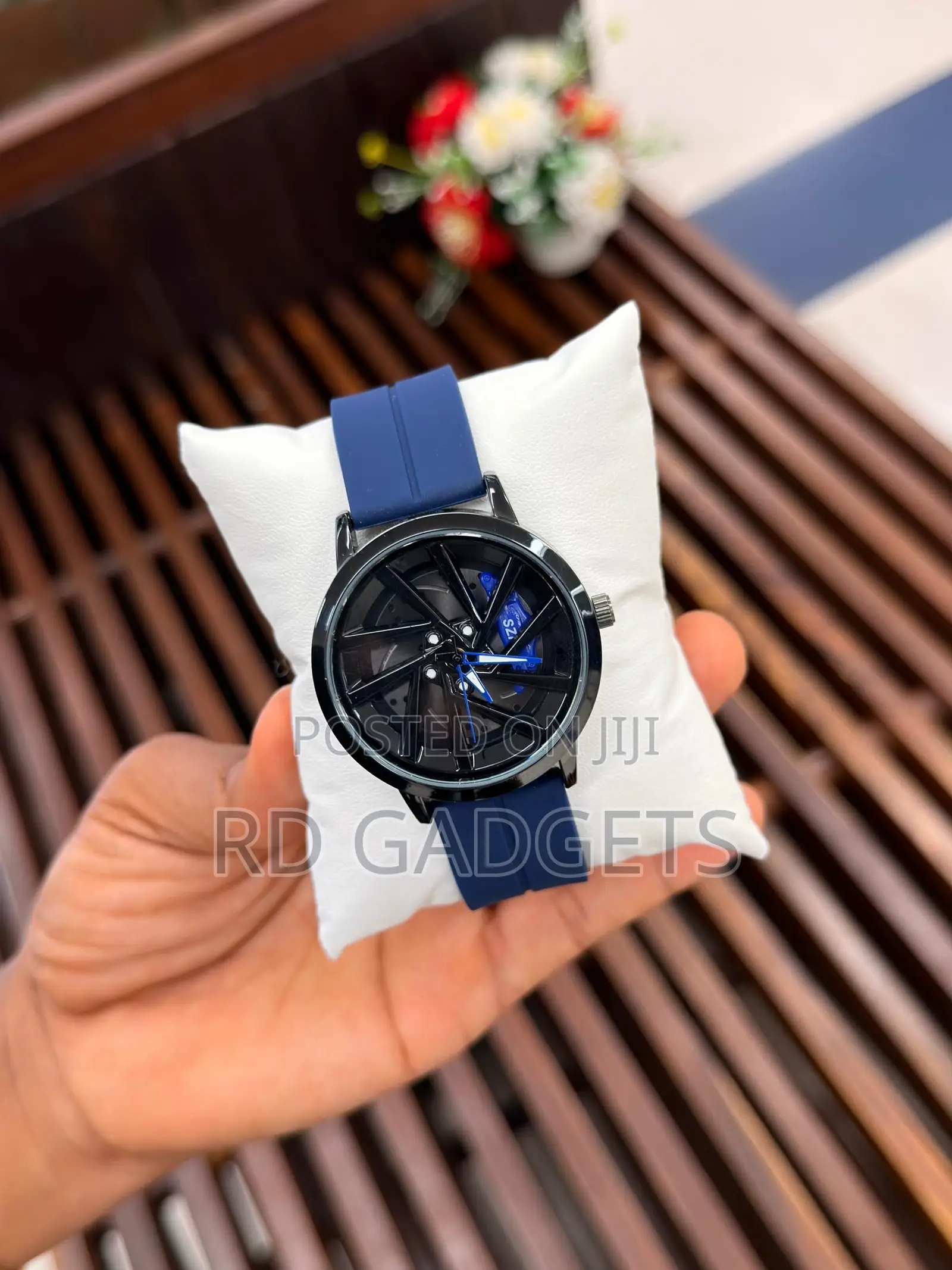 Spinning Face Men Watch