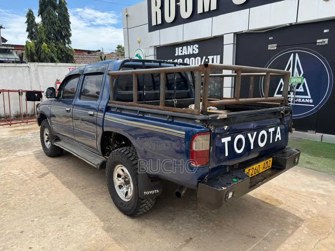 Toyota Hilux 1998 Blue
