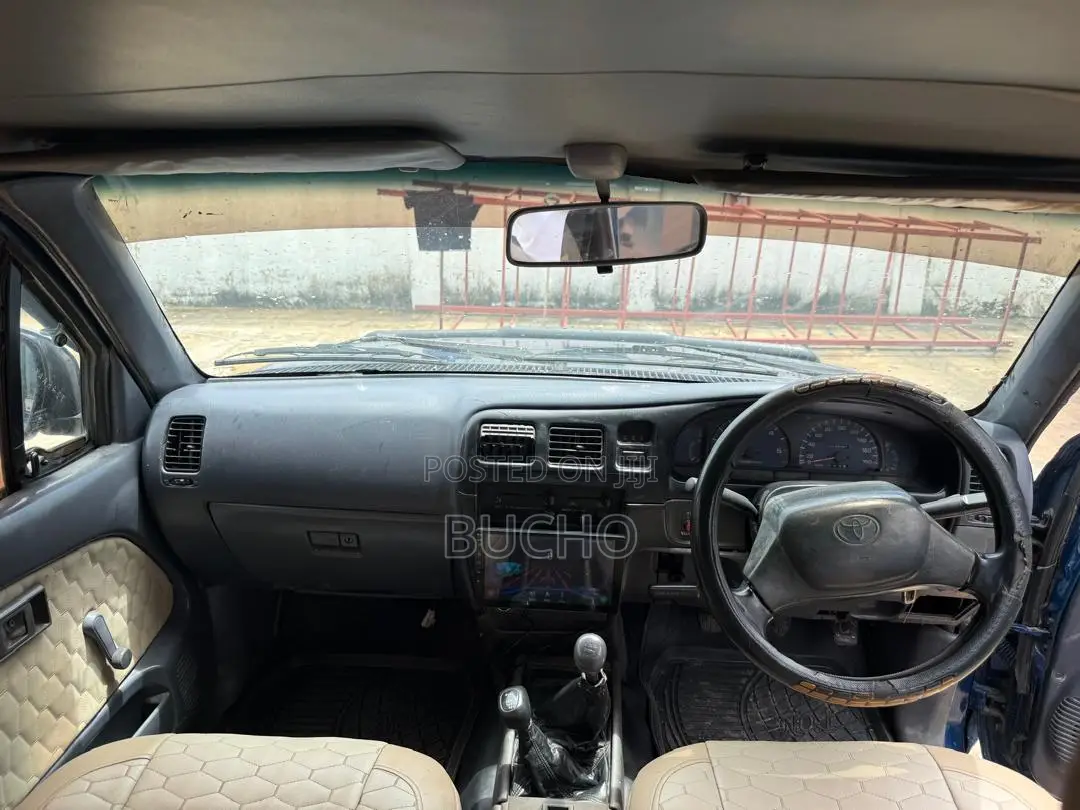 Toyota Hilux 1998 Blue