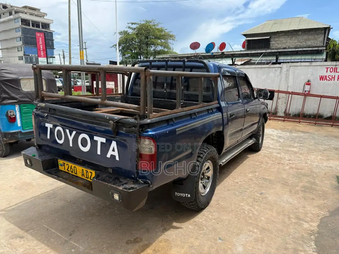 Toyota Hilux 1998 Blue