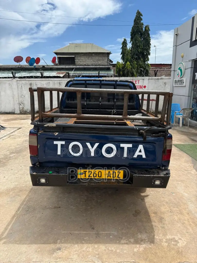 Toyota Hilux 1998 Blue