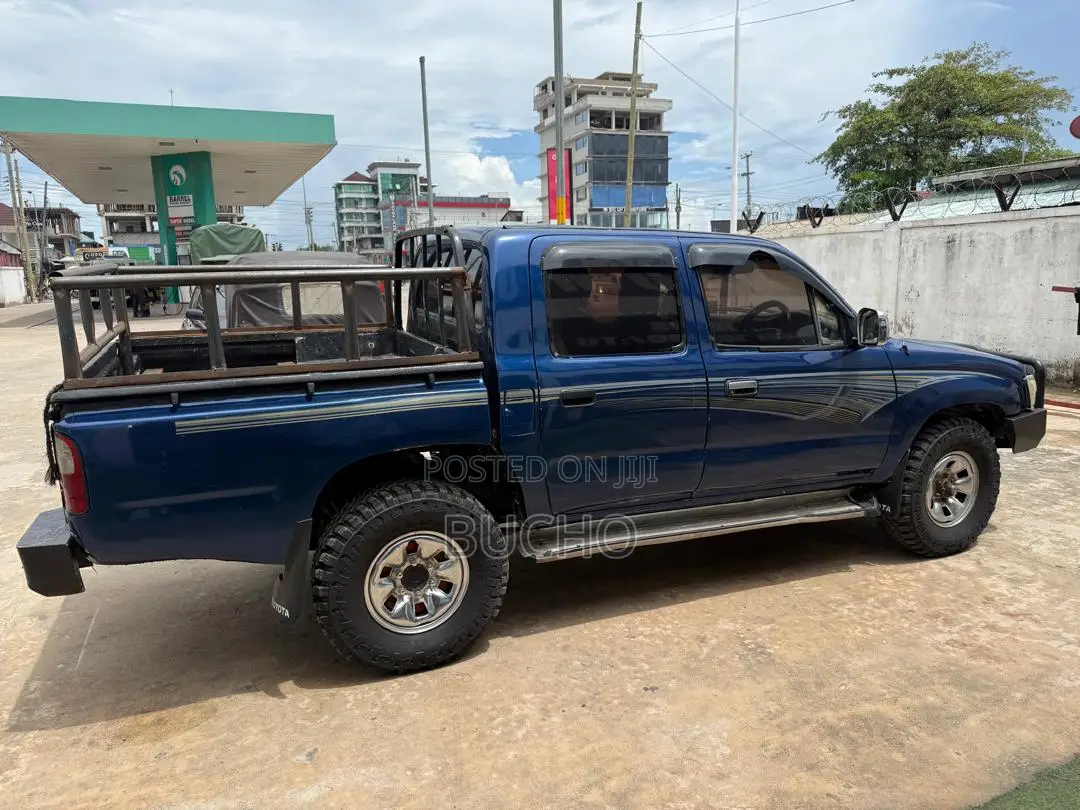 Toyota Hilux 1998 Blue