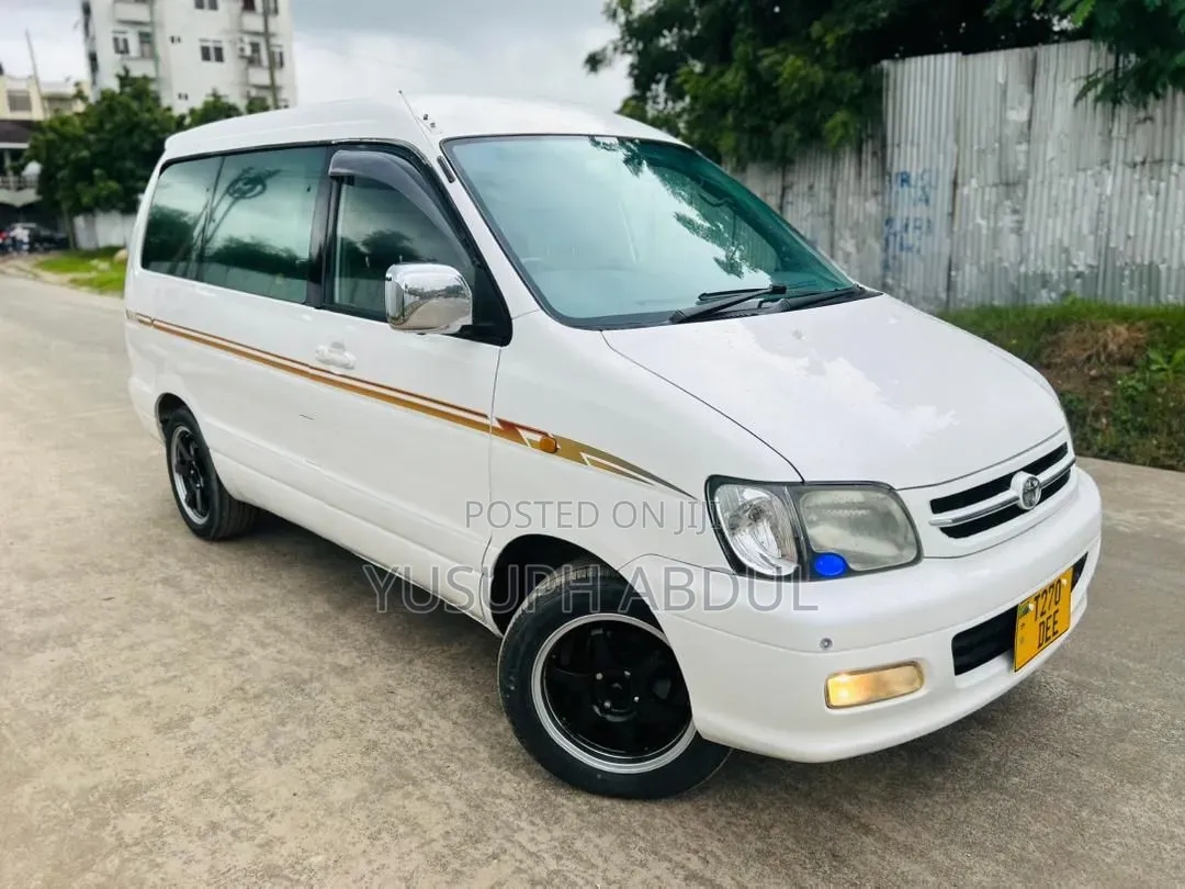 Toyota Noah 2.0 AWD (8 Seater) 2001 White