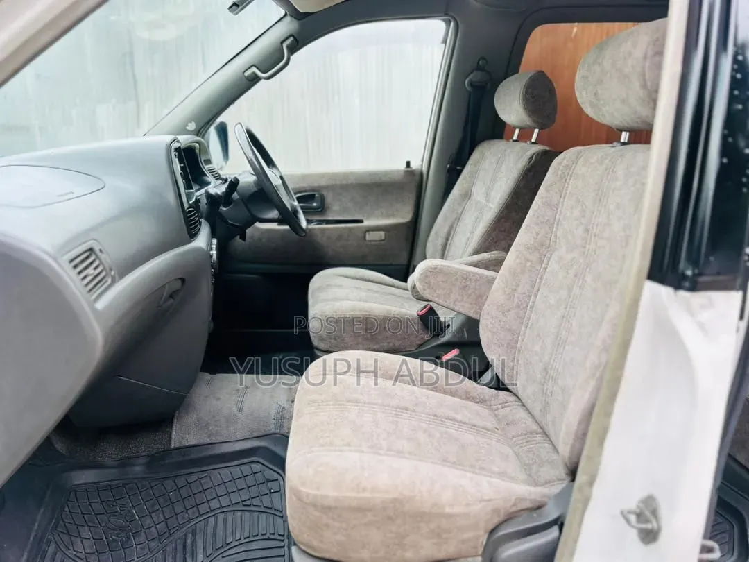 Toyota Noah 2.0 AWD (8 Seater) 2001 White