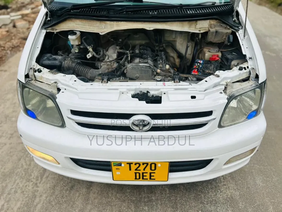 Toyota Noah 2.0 AWD (8 Seater) 2001 White