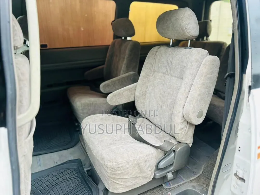 Toyota Noah 2.0 AWD (8 Seater) 2001 White
