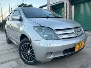 Toyota IST 2004 Silver