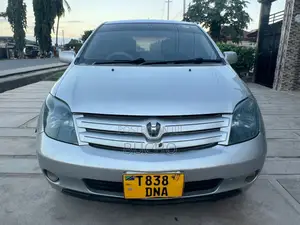 Toyota IST 2004 Silver