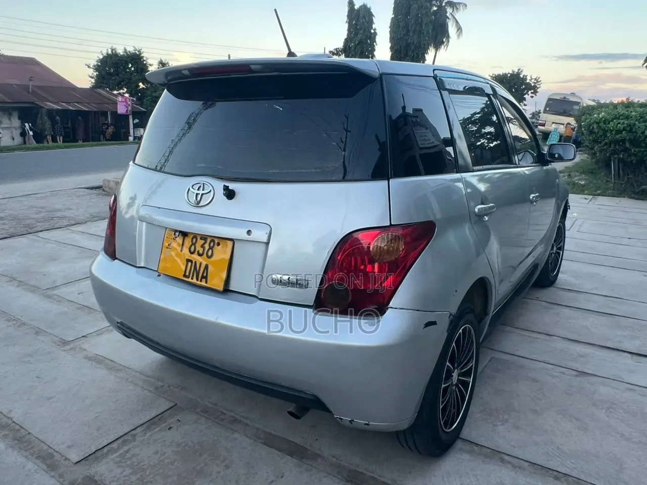 Toyota IST 2004 Silver
