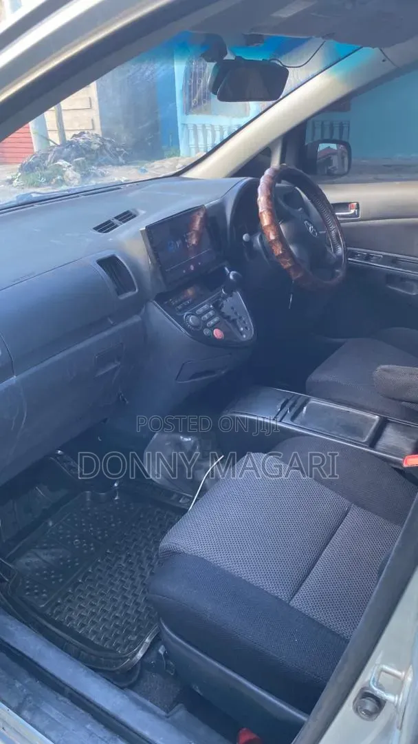 Toyota Wish 2006 Silver