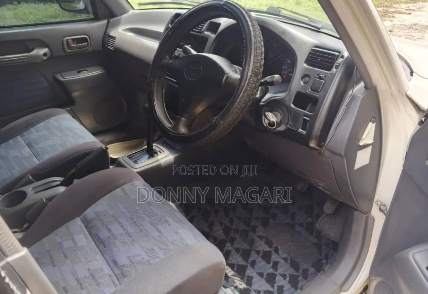 Toyota RAV4 1999 White