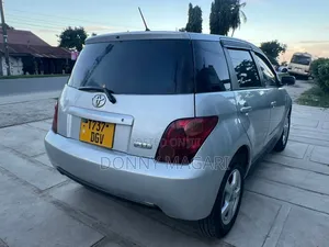 Toyota IST 2003 Silver