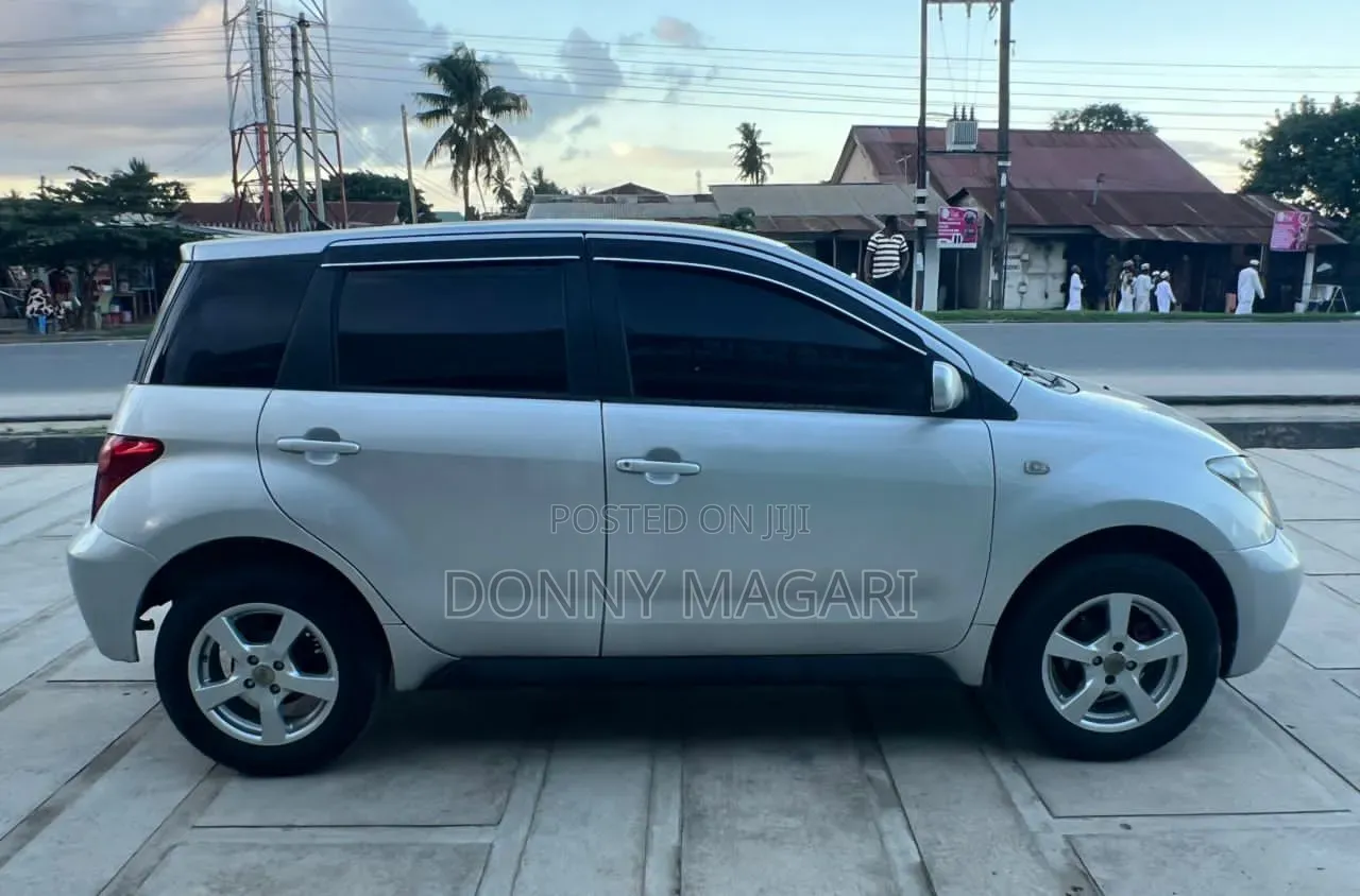 Toyota IST 2003 Silver
