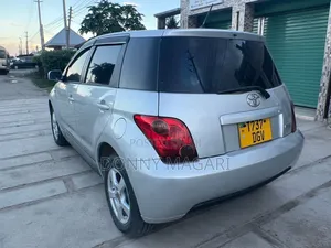 Toyota IST 2003 Silver