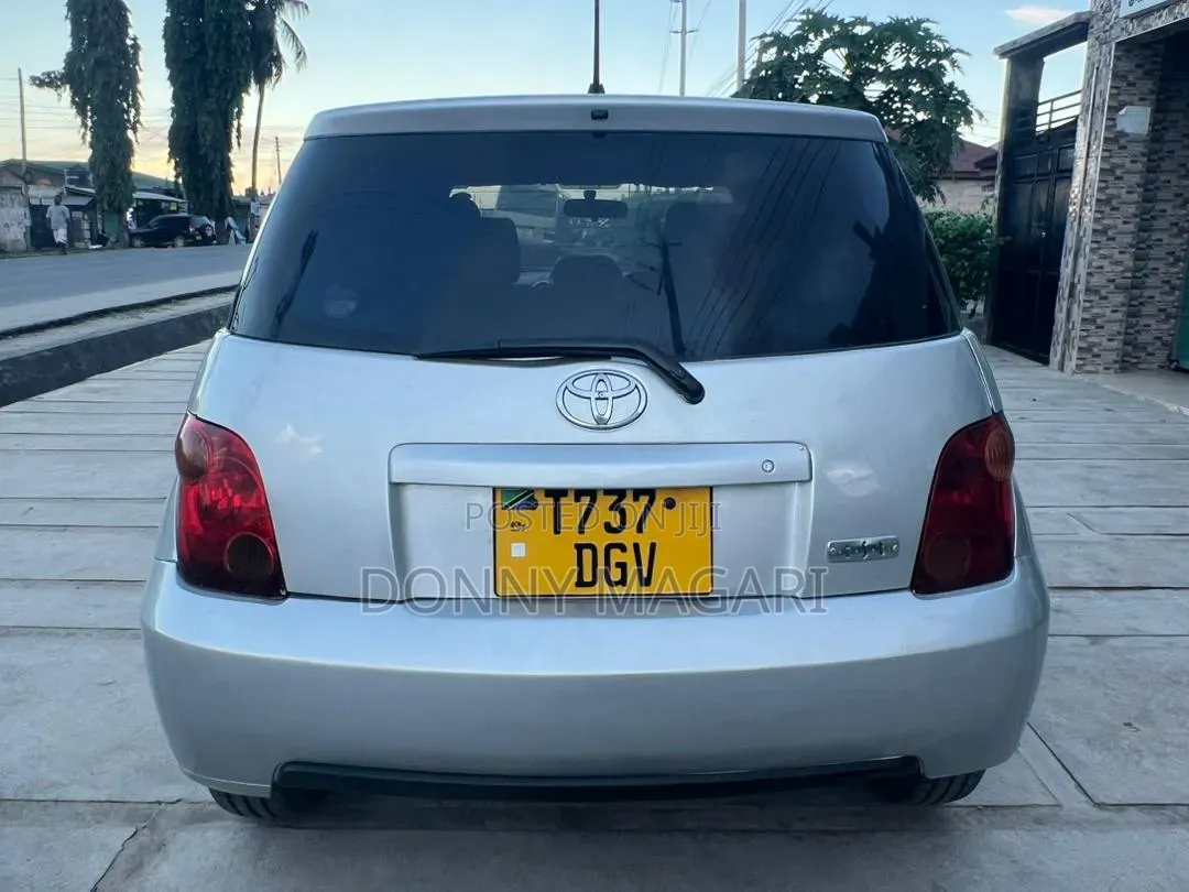 Toyota IST 2003 Silver
