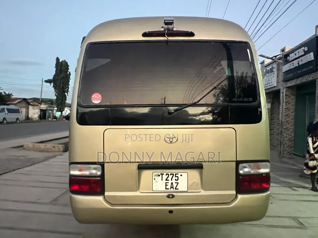 Toyota Coaster 2004 Gold