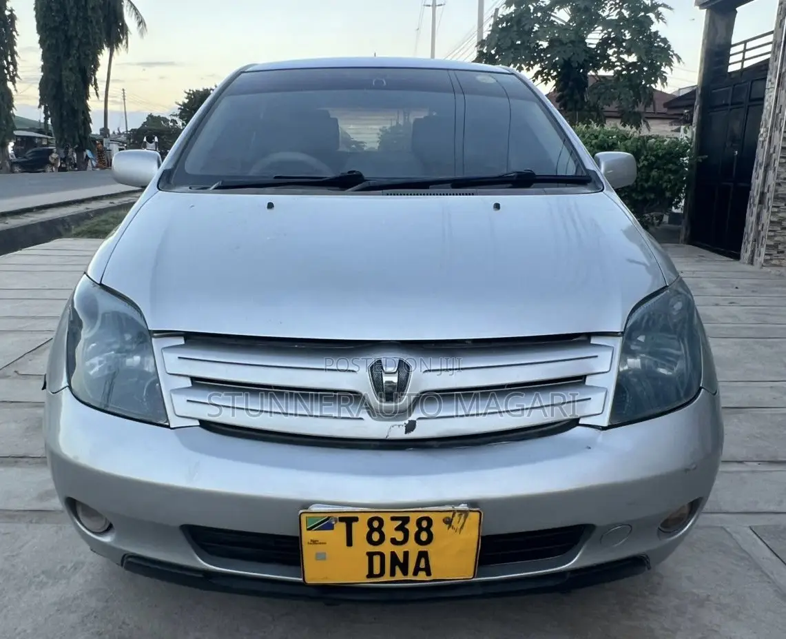 Toyota IST 2002 Silver
