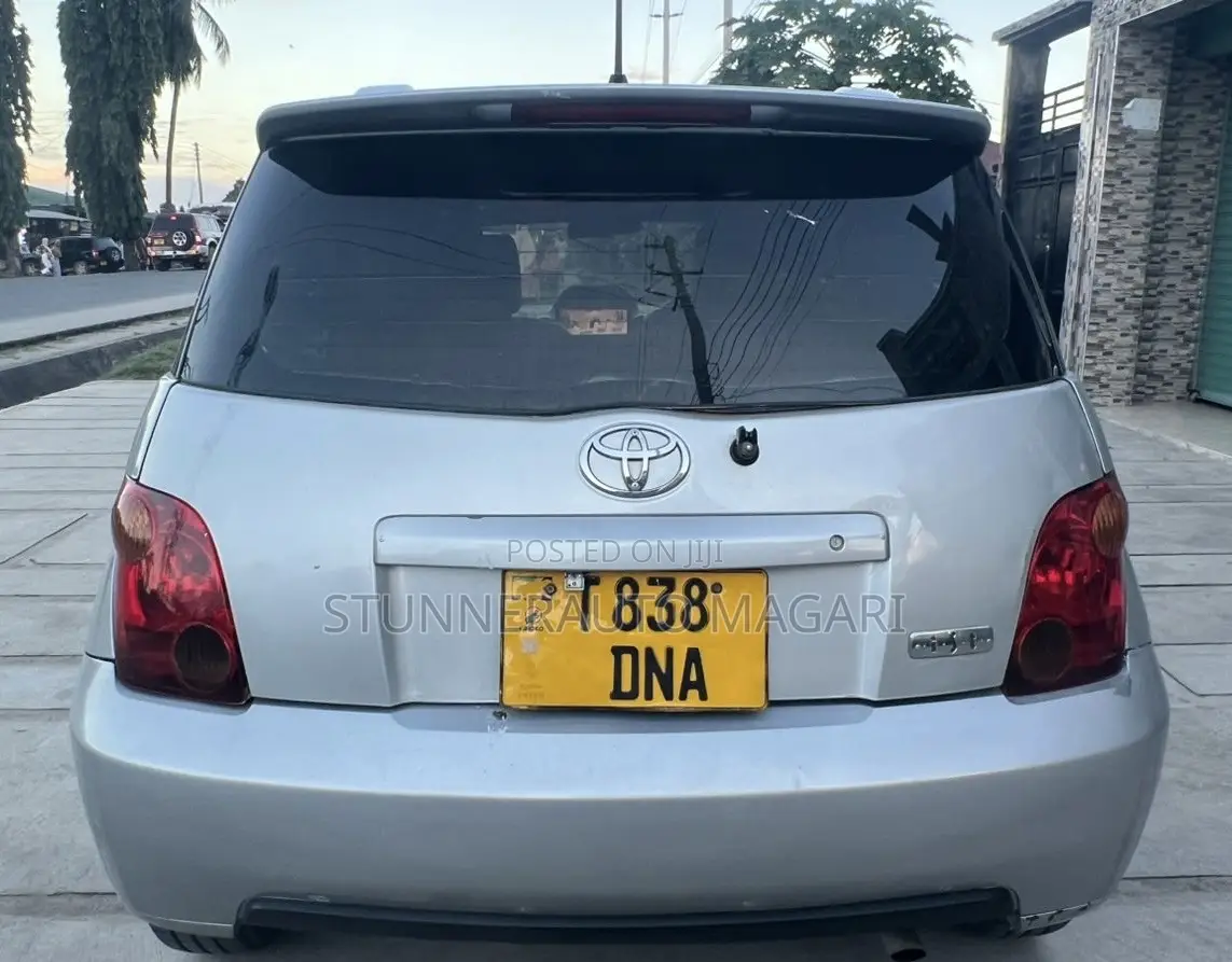 Toyota IST 2002 Silver