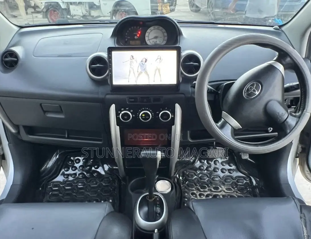 Toyota IST 2002 Silver