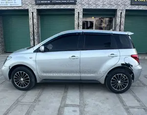 Toyota IST 2002 Silver
