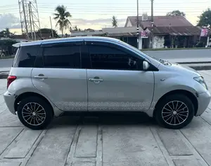 Toyota IST 2002 Silver