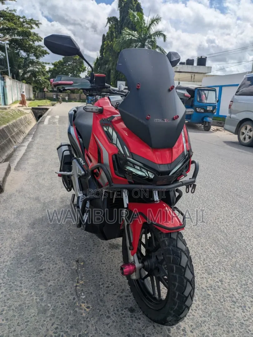 Honda CB 2025 Red
